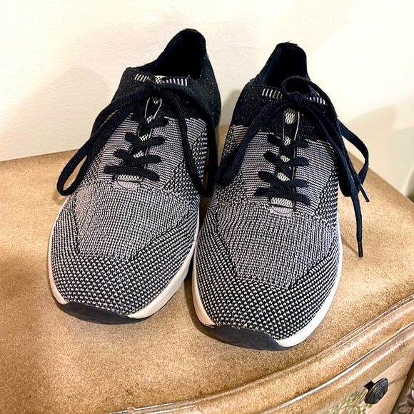 EASY SPIRIT ESINKERA BLACK & WHITE WOVEN TEXTILE UPPERS OXFORD SNEAKERS SIZE 9M - Picture 7 of 13